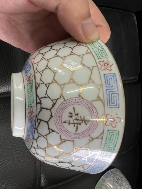 古玩陶瓷民國·錦地粉彩描金萬壽無疆碗（一對）拍賣，當前價格99元