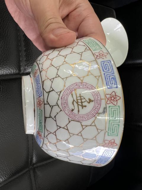 古玩陶瓷民國·錦地粉彩描金萬壽無疆碗（一對）拍賣，當前價格99元