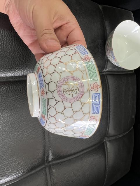 古玩陶瓷民國·錦地粉彩描金萬壽無疆碗（一對）拍賣，當前價格99元