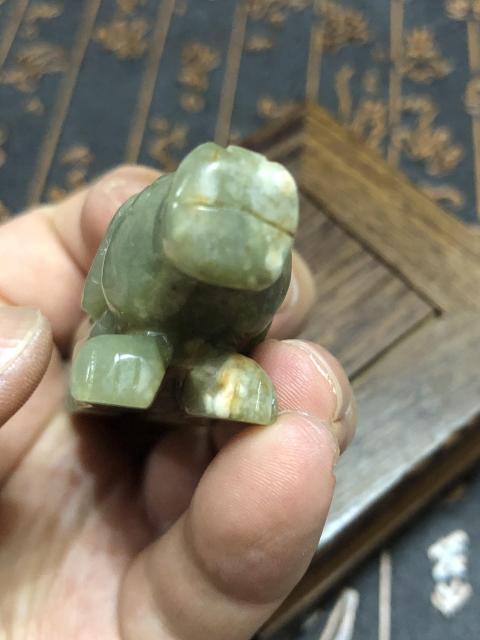 古玩玉器和田玉雕“臥犬”擺件拍賣,當(dāng)前價(jià)格266元