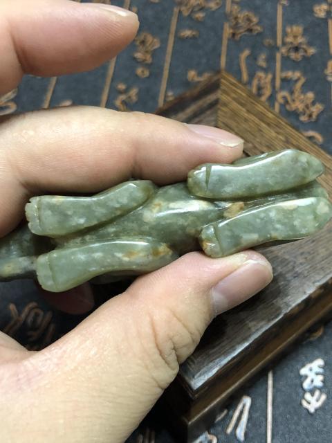 古玩玉器和田玉雕“臥犬”擺件拍賣,當(dāng)前價(jià)格266元