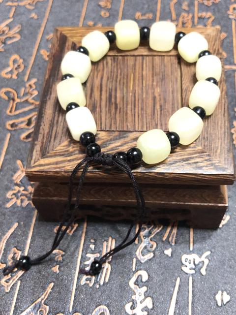 古玩玉器精品天然玉質(zhì)手串拍賣，當(dāng)前價格669元