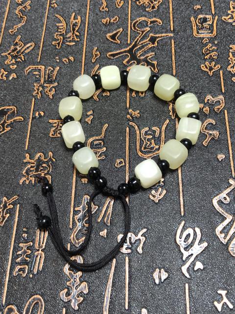 古玩玉器精品天然玉質(zhì)手串拍賣，當(dāng)前價格669元