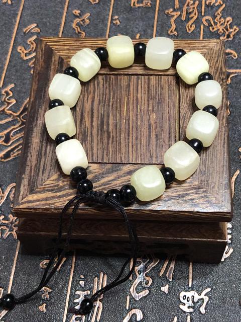 古玩玉器精品天然玉質(zhì)手串拍賣，當(dāng)前價格669元