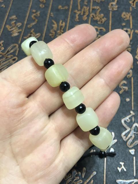 古玩玉器精品天然玉質(zhì)手串拍賣，當(dāng)前價格669元