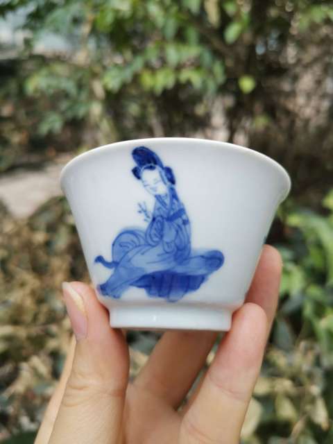 古玩陶瓷【8577】清康熙  青花美人嬰戲圖杯拍賣，當(dāng)前價格2560元