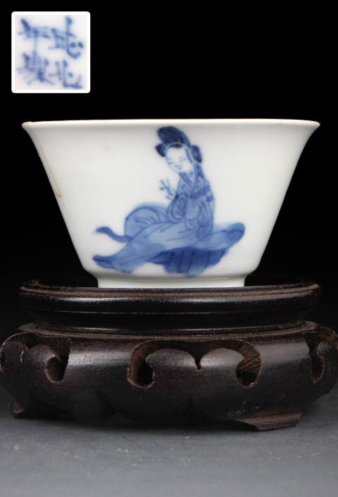 古玩陶瓷【8577】清康熙  青花美人嬰戲圖杯拍賣，當(dāng)前價格2560元
