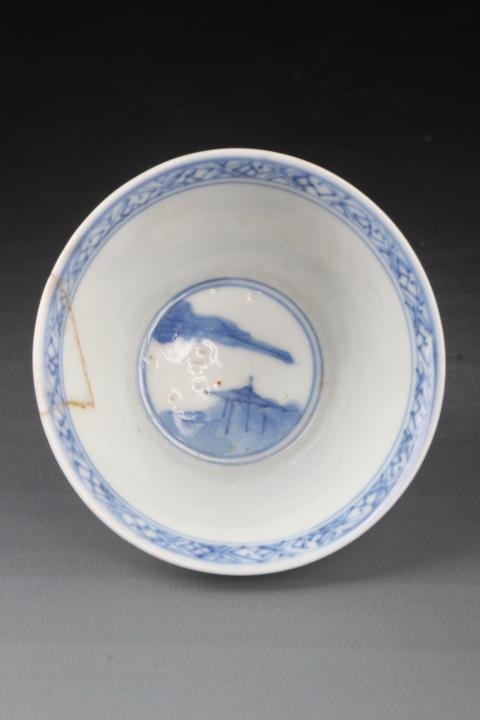 古玩陶瓷【8577】清康熙  青花美人嬰戲圖杯拍賣，當(dāng)前價格2560元