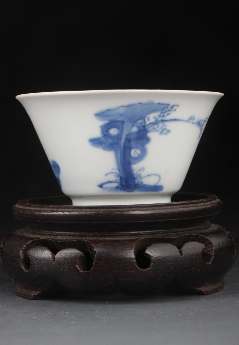 古玩陶瓷【8577】清康熙  青花美人嬰戲圖杯拍賣，當(dāng)前價格2560元