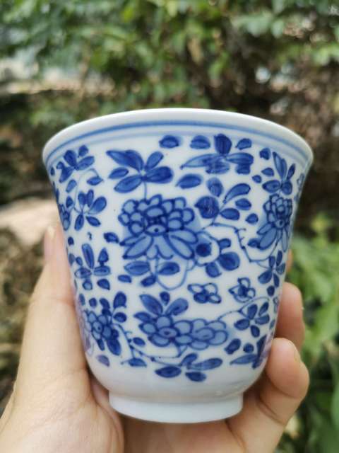 古玩陶瓷【8591】清康熙  青花花卉紋仰鐘杯拍賣(mài)，當(dāng)前價(jià)格3650元