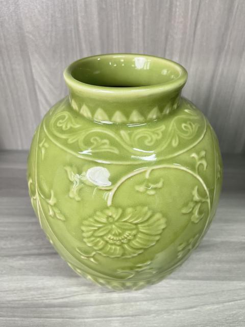 古玩陶瓷晚清民國(guó)  龍泉釉刻花大罐拍賣(mài),當(dāng)前價(jià)格580元