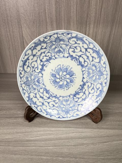 古玩陶瓷清中期 精品青花淡描纏枝蓮紋盤拍賣，當前價格560元