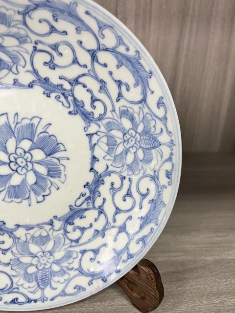 古玩陶瓷清中期 精品青花淡描纏枝蓮紋盤拍賣，當前價格560元