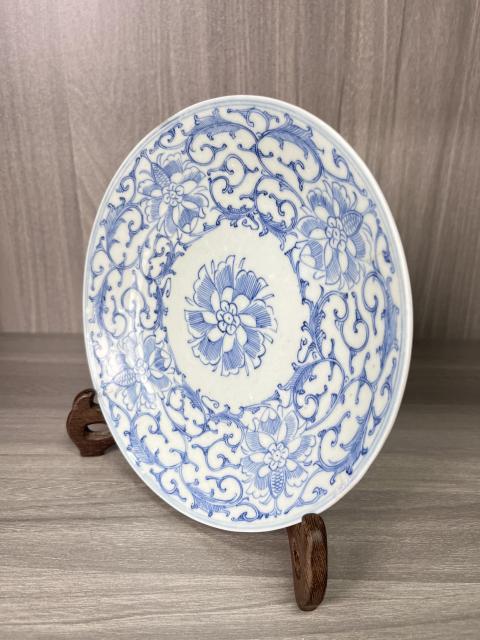 古玩陶瓷清中期 精品青花淡描纏枝蓮紋盤拍賣，當前價格560元