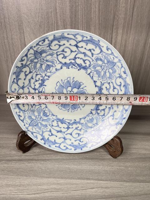 古玩陶瓷清中期 精品青花淡描纏枝蓮紋盤拍賣，當前價格560元