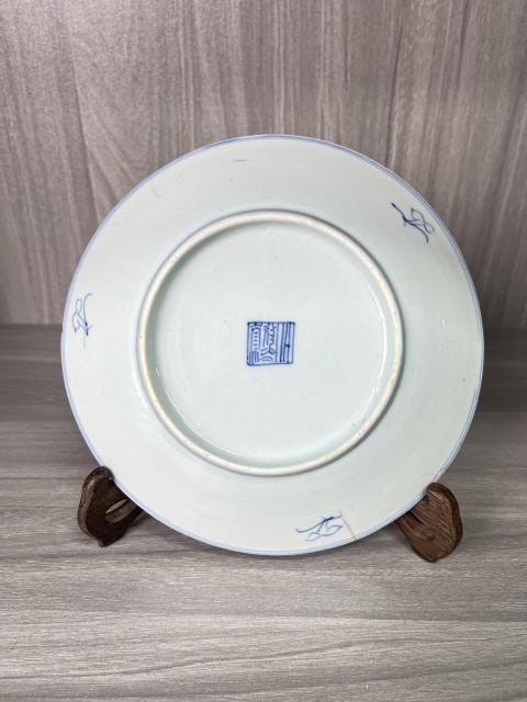 古玩陶瓷清中期 精品青花淡描纏枝蓮紋盤拍賣，當前價格560元