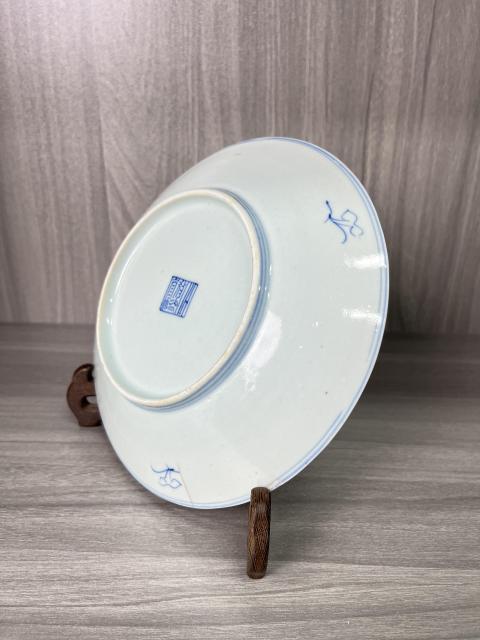 古玩陶瓷清中期 精品青花淡描纏枝蓮紋盤拍賣，當前價格560元