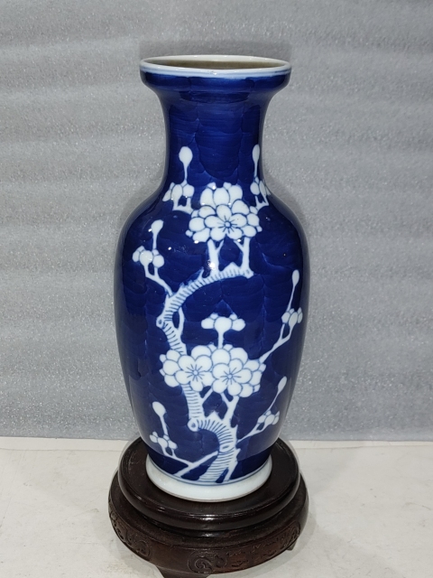 古玩陶瓷青花留白冰梅紋瓶拍賣,當前價格680元