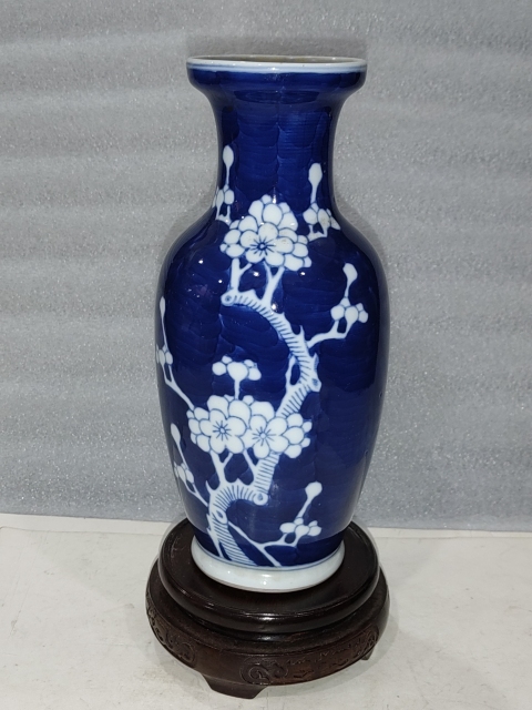 古玩陶瓷青花留白冰梅紋瓶拍賣,當前價格680元