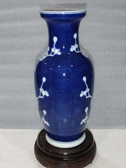 古玩陶瓷青花留白冰梅紋瓶拍賣,當前價格680元