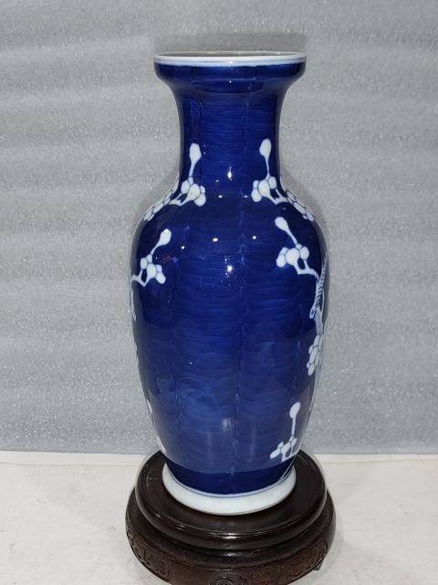 古玩陶瓷青花留白冰梅紋瓶拍賣,當前價格680元