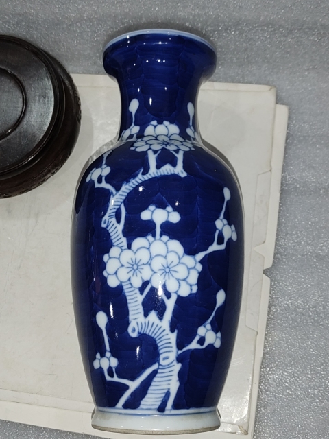 古玩陶瓷青花留白冰梅紋瓶拍賣,當前價格680元