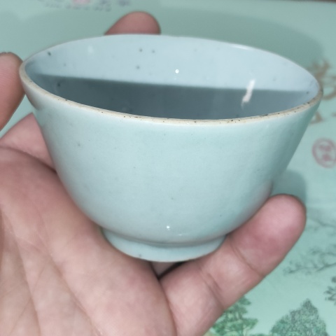 古玩陶瓷一對清中期，美品豆青釉仰鐘杯拍賣，當前價格400元