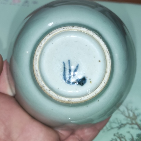 古玩陶瓷一對清中期，美品豆青釉仰鐘杯拍賣，當前價格400元