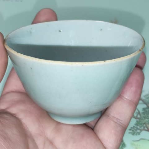 古玩陶瓷一對清中期，美品豆青釉仰鐘杯拍賣，當前價格400元