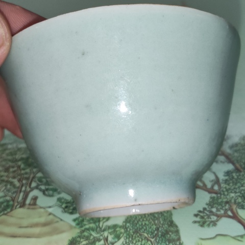 古玩陶瓷一對清中期，美品豆青釉仰鐘杯拍賣，當前價格400元