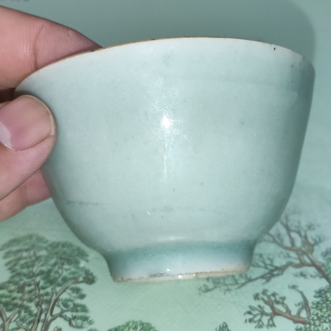 古玩陶瓷一對清中期，美品豆青釉仰鐘杯拍賣，當前價格400元