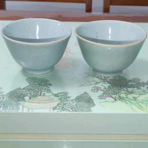 古玩陶瓷一對清中期，美品豆青釉仰鐘杯拍賣，當前價格400元