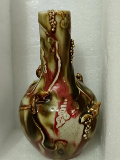 古玩陶瓷道光三羊開泰堆塑葡萄紋天球瓶拍賣,當前價格11000元