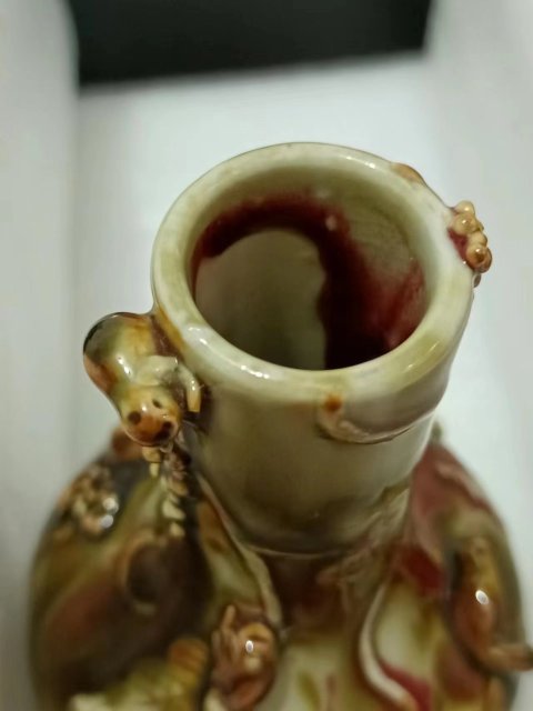 古玩陶瓷郎紅釉堆塑松鼠葡萄紋天球瓶拍賣,當(dāng)前價(jià)格11000元