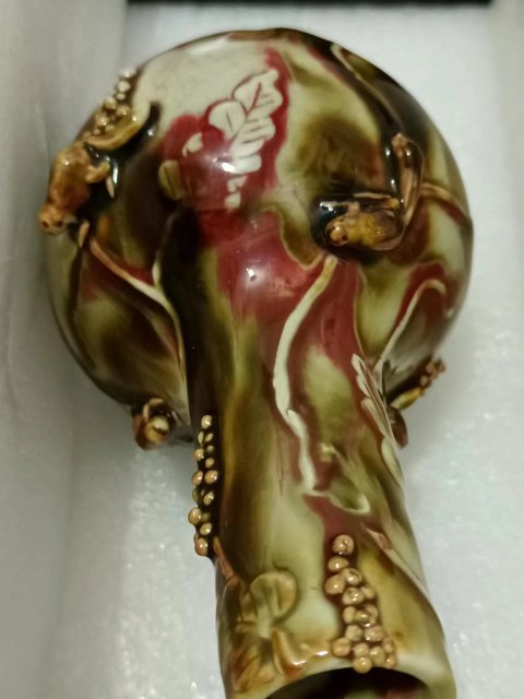 古玩陶瓷郎紅釉堆塑松鼠葡萄紋天球瓶拍賣,當(dāng)前價(jià)格11000元