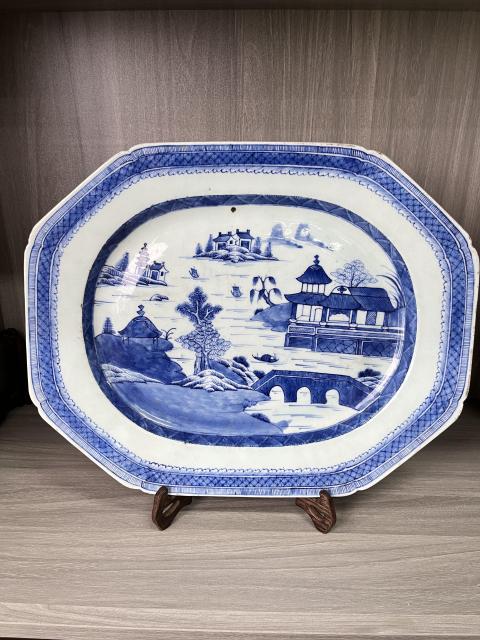 古玩陶瓷清乾隆 極品青花山水樓閣紋八方長盤拍賣，當前價格3800元