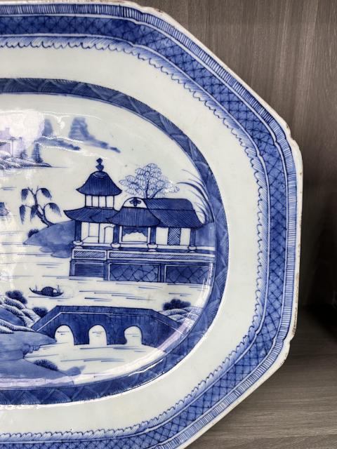 古玩陶瓷清乾隆 極品青花山水樓閣紋八方長盤拍賣，當前價格3800元