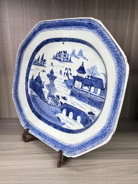 古玩陶瓷清乾隆 極品青花山水樓閣紋八方長盤拍賣，當前價格3800元