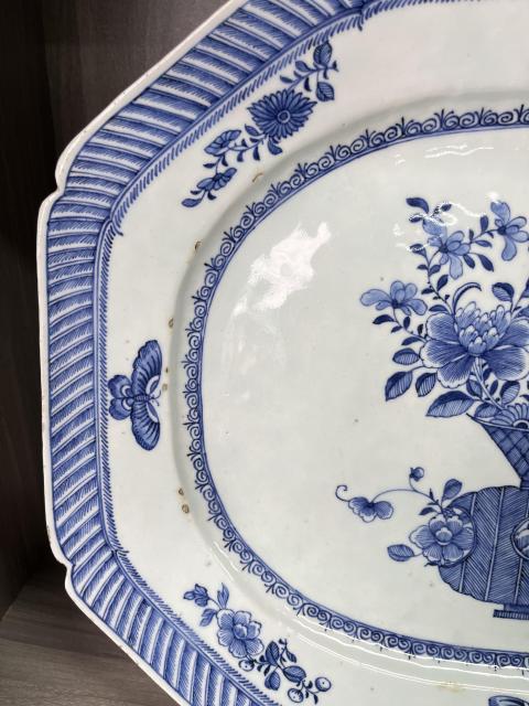 古玩陶瓷清康雍 極品青花提籃花卉紋八方盤（超大盤）拍賣，當前價格5800元