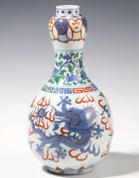 古玩陶瓷五彩纏枝龍紋蒜頭瓶拍賣，當(dāng)前價(jià)格18000元