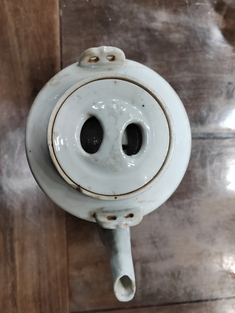 古玩陶瓷墨彩刻劃人物故事紋提梁壺拍賣,當前價格1200元