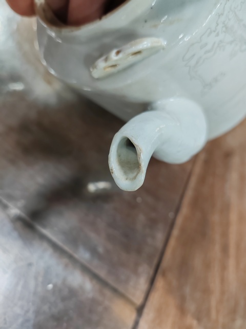 古玩陶瓷墨彩刻劃人物故事紋提梁壺拍賣,當前價格1200元