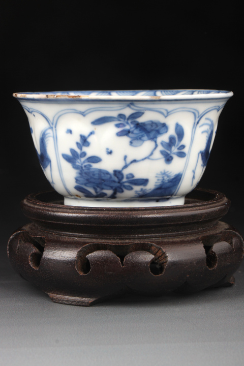 古玩陶瓷【8600】清康熙  青花花卉斗雞圖模印蓮瓣杯拍賣，當(dāng)前價格3980元