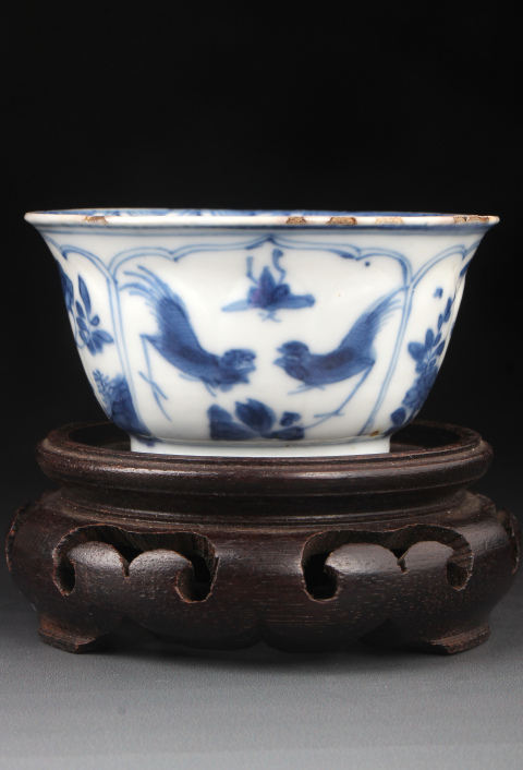 古玩陶瓷【8600】清康熙  青花花卉斗雞圖模印蓮瓣杯拍賣，當(dāng)前價格3980元