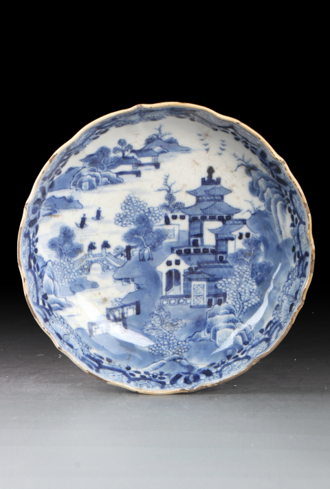古玩陶瓷【8617】清乾隆 青花山水樓閣圖花口盤拍賣,當(dāng)前價(jià)格1980元