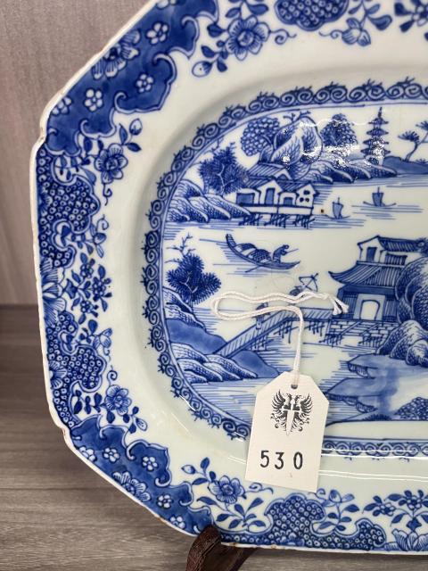 古玩陶瓷清乾隆 極品青花山水樓閣圖八方長盤拍賣，當前價格3500元