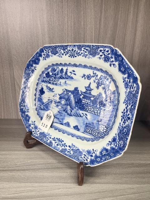 古玩陶瓷清乾隆 極品青花山水樓閣圖八方長盤拍賣，當前價格3500元