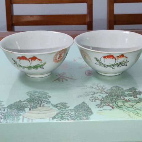 古玩陶瓷創匯粉彩壽桃紋,撇口茶園一對拍賣,當前價格99元