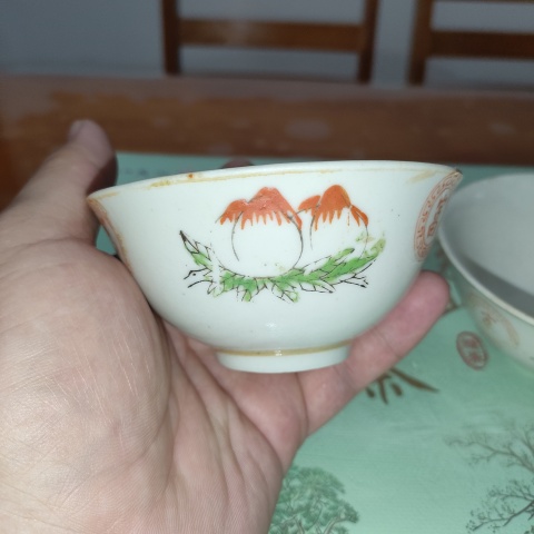 古玩陶瓷創匯粉彩壽桃紋,撇口茶園一對拍賣,當前價格99元
