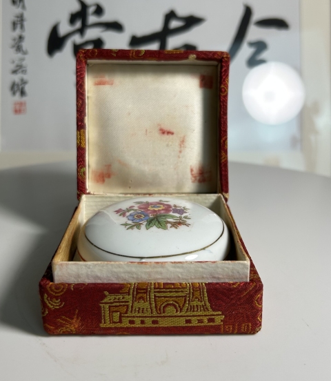 古玩陶瓷粉彩花卉紋印盒拍賣，當前價格290元